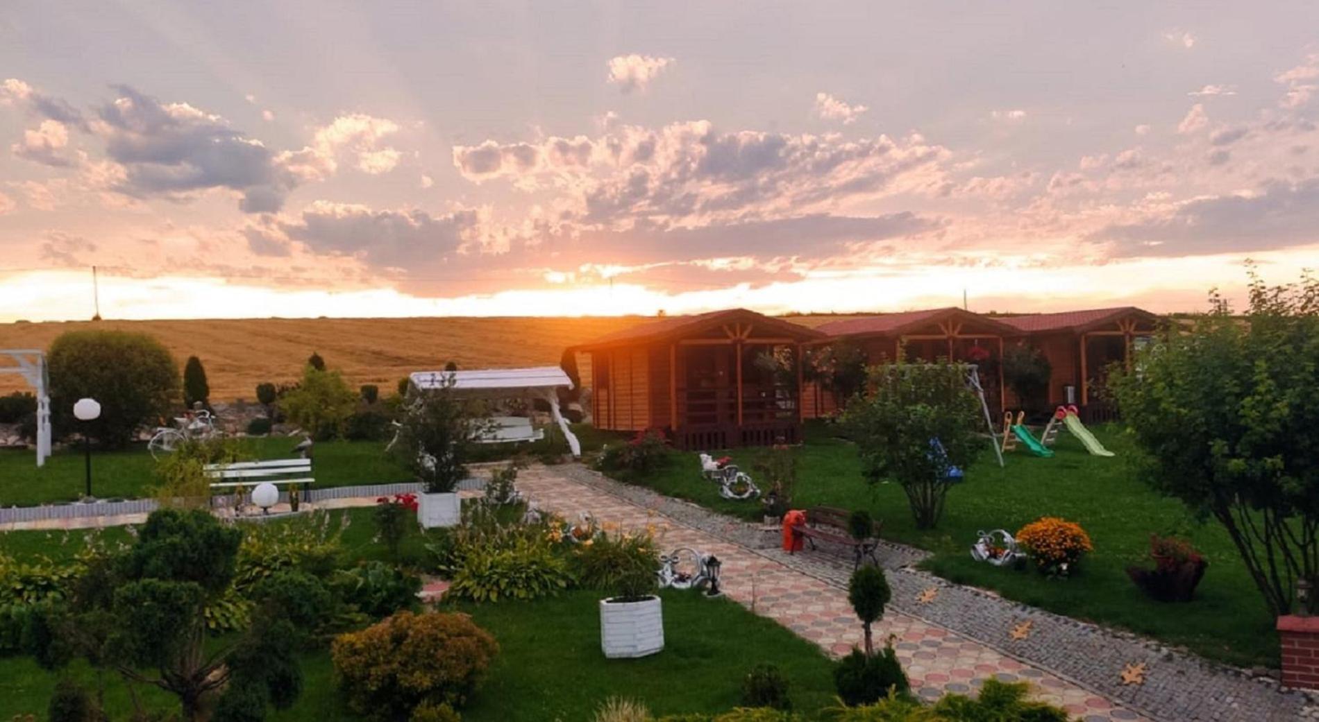 Zajazd U George'A Ziebice Exterior foto
