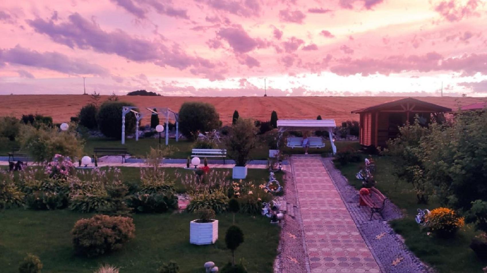 Zajazd U George'A Ziebice Exterior foto